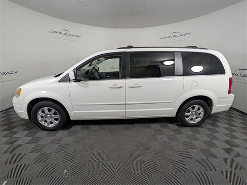Used 2008 Chrysler Town & Country Touring image 2