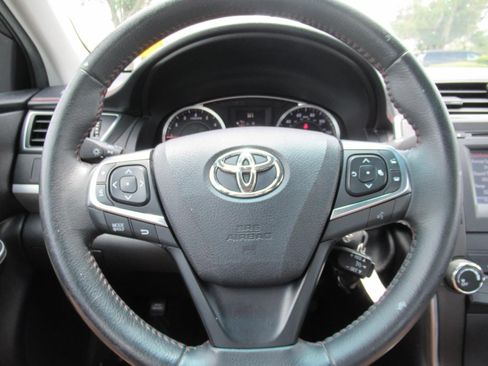 Used 2017 Toyota Camry SE w/ Four Season Floor Mat Package FWD image 22