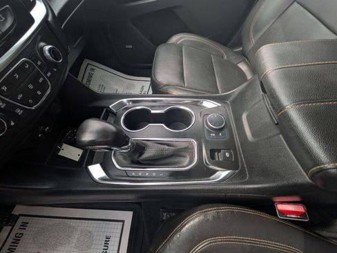 Used 2021 Chevrolet Traverse LT w/ LT Premium Package image 15