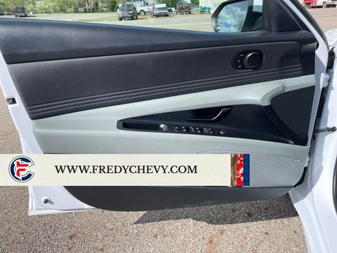 Used 2025 Hyundai Elantra Limited FWD image 10