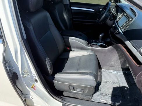Used 2018 Toyota Highlander XLE image 33