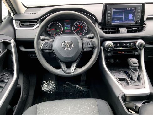 Used 2021 Toyota RAV4 XLE FWD image 6