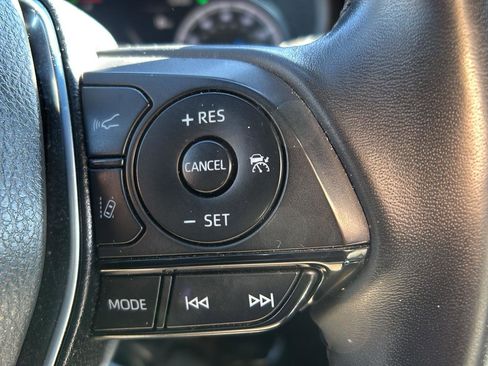 Used 2022 Toyota Venza XLE image 24