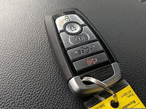 Used 2023 Ford F450 Lariat image 26