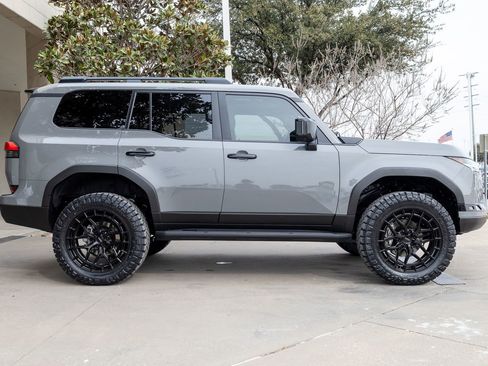 Used 2025 Lexus GX 550 image 11