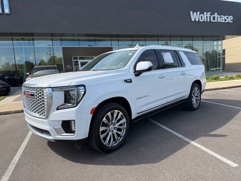 Used 2023 GMC Yukon XL Denali w/ Denali Reserve Package image 3