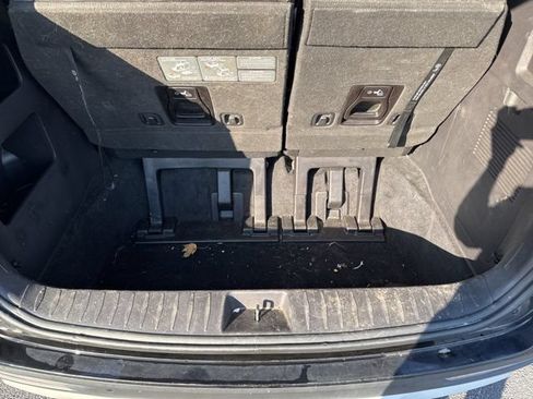 Used 2022 Kia Carnival LX FWD image 23