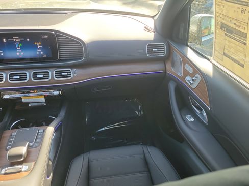 New 2026 Mercedes-Benz GLS 580 4MATIC image 11