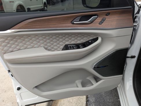 Used 2022 Jeep Grand Cherokee Summit w/ Adv Protech Group IV image 20