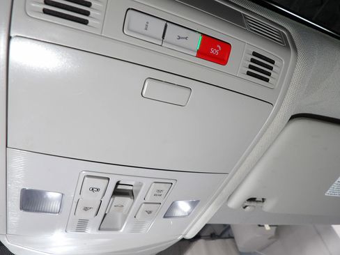 Used 2025 Volkswagen Jetta SE w/ Sunroof Package FWD image 22