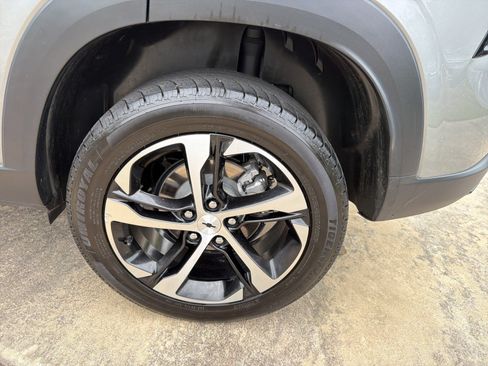 Used 2024 Chevrolet Trax RS FWD image 19