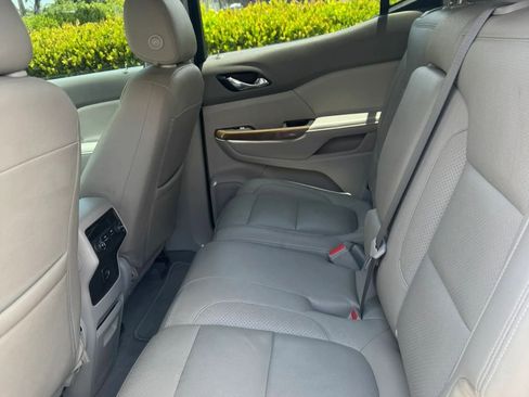 Used 2017 GMC Acadia SLE FWD image 8