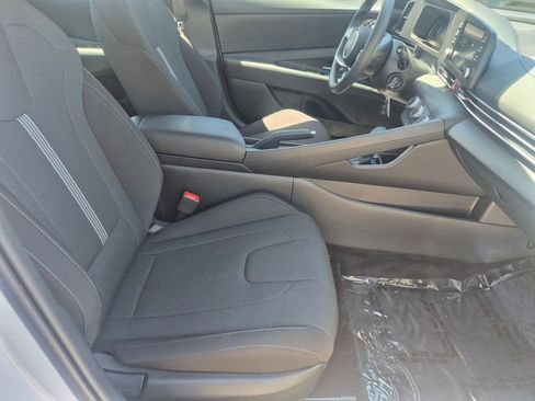 Used 2025 Hyundai Elantra SE w/ Cargo Package FWD image 21