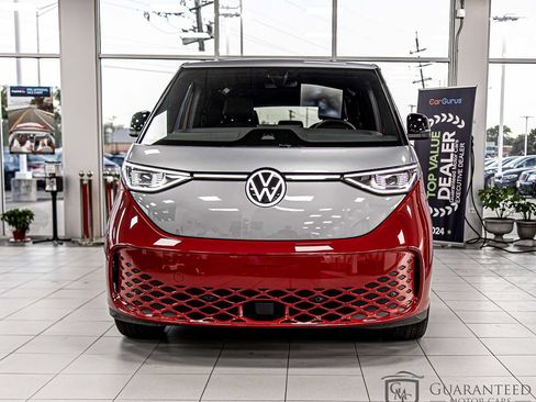 Used 2025 Volkswagen ID. Buzz Pro S RWD image 2