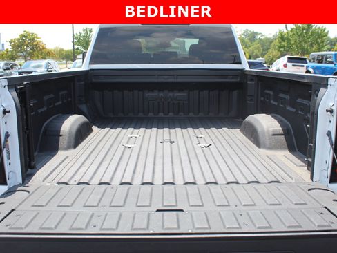 Used 2024 GMC Sierra 2500 SLE w/ SLE Value Package; AWD/4WD image 8