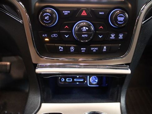 Used 2017 Jeep Grand Cherokee Overland AWD/4WD image 33