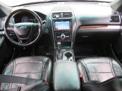 Used 2017 Ford Explorer Platinum AWD/4WD image 12