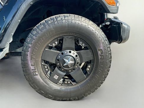 Used 2019 Jeep Wrangler Unlimited Sahara w/ Cold Weather Group AWD/4WD image 30