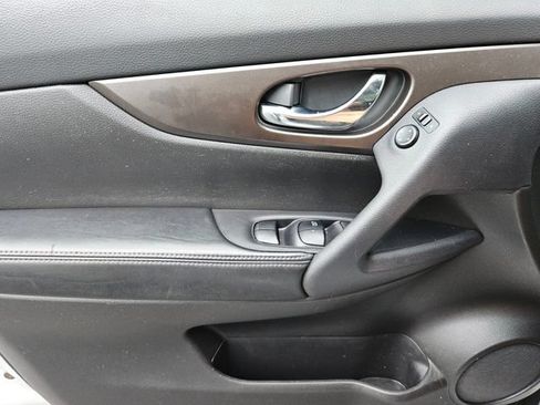 Used 2014 Nissan Rogue SV w/ SV Moonroof Package FWD image 27