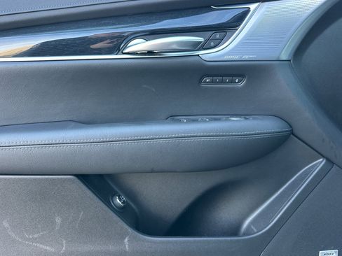 Used 2025 Cadillac XT5 Premium Luxury image 11