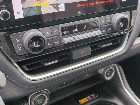 Used 2025 Toyota Grand Highlander FWD image 18