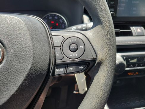 Used 2019 Toyota RAV4 LE FWD image 22