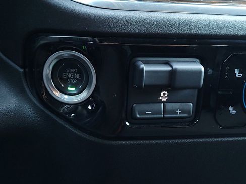 Used 2025 Chevrolet Silverado 1500 LT image 19