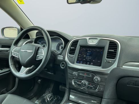 Used 2022 Chrysler 300 Touring RWD image 14