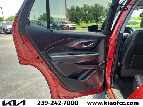 Used 2023 GMC Terrain SLT w/ Infotainment Package II FWD image 15