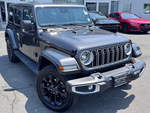Used 2025 Jeep Wrangler Unlimited Sahara AWD/4WD image 1