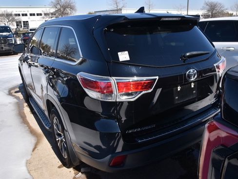 Used 2016 Toyota Highlander XLE image 8