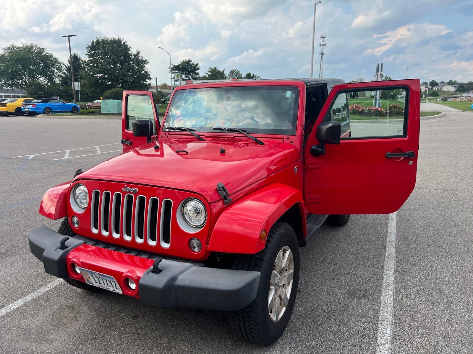 Used 2017 Jeep Wrangler Sahara w/ Connectivity Group AWD/4WD image 7