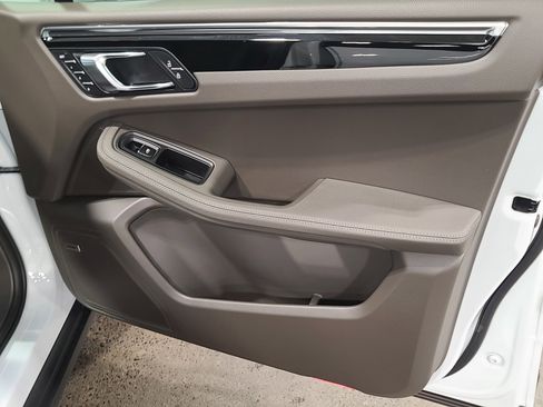 New 2026 Porsche Macan image 28