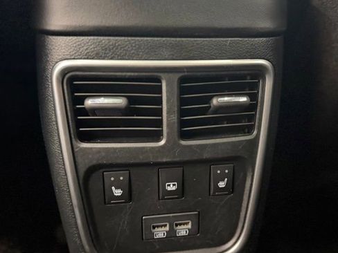 Used 2017 Chrysler 300 C w/ Safetytec Plus Group AWD/4WD image 19