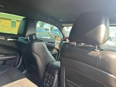 Used 2019 Chrysler 300 S w/ 300S Premium Group 2 RWD image 15