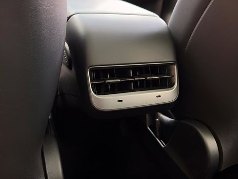 Used 2023 Tesla Model Y 2WD image 21