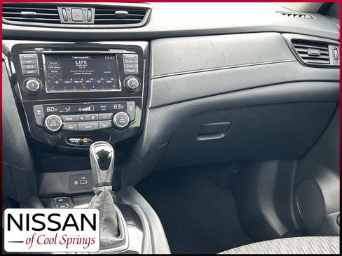 Used 2019 Nissan Rogue SV w/ Premium Package FWD image 25