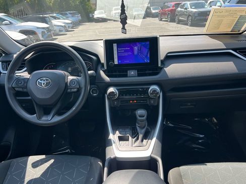 Used 2025 Toyota RAV4 XLE FWD image 20