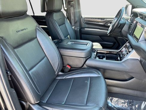 Used 2023 GMC Yukon XL Denali w/ Denali Reserve Package AWD/4WD image 32