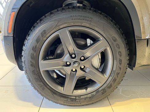 Used 2024 Land Rover Defender 110 X-Dynamic SE image 13