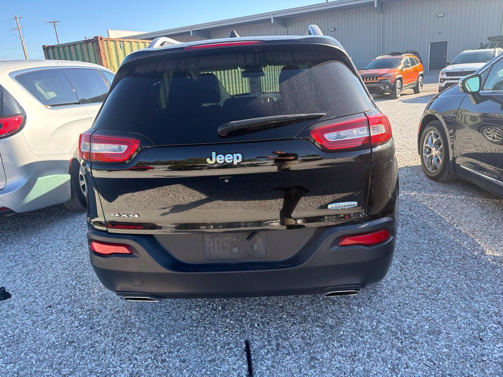 Used 2017 Jeep Cherokee Latitude w/ Cold Weather Group AWD/4WD image 6