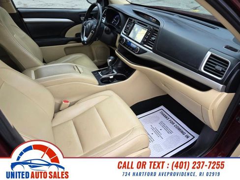 Used 2017 Toyota Highlander XLE image 12