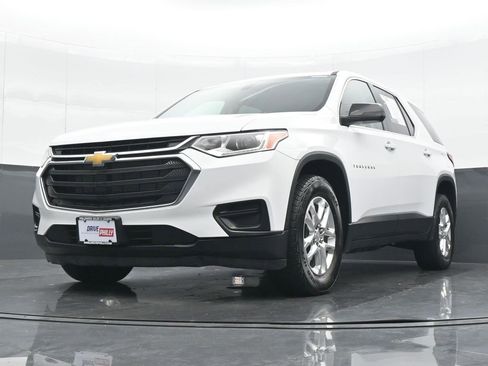 Used 2021 Chevrolet Traverse LS image 16