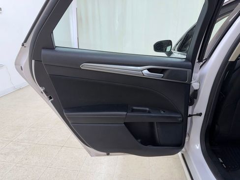 Used 2020 Ford Fusion SE FWD image 14