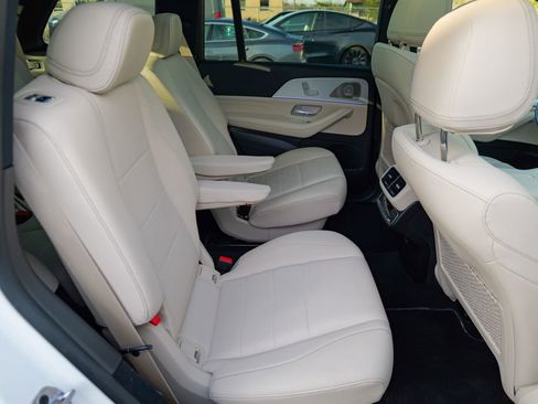 Used 2025 Mercedes-Benz GLS 450 4MATIC image 35