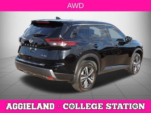 Used 2025 Nissan Rogue SL AWD/4WD image 4