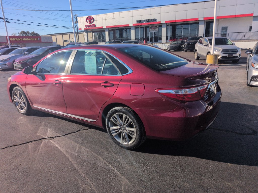 Used 2017 Toyota Camry SE FWD image 3