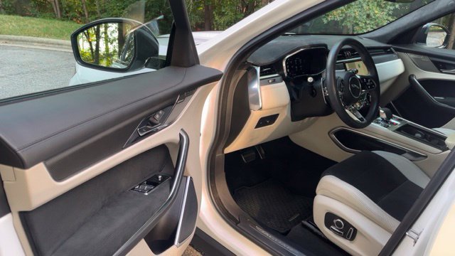 Used 2023 Jaguar F-PACE SVR AWD/4WD image 4