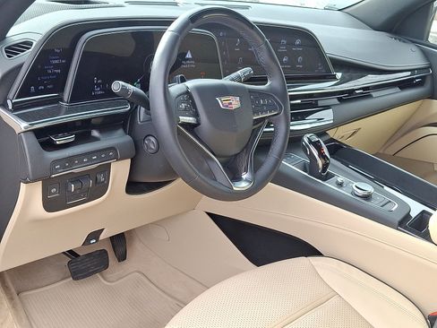 Certified 2024 Cadillac Escalade ESV Premium Luxury w/ Performance Package AWD/4WD image 15