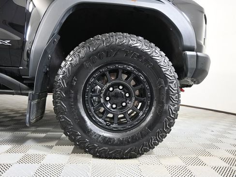 Used 2024 GMC Canyon AT4X w/ AT4X AEV Edition AWD/4WD image 12